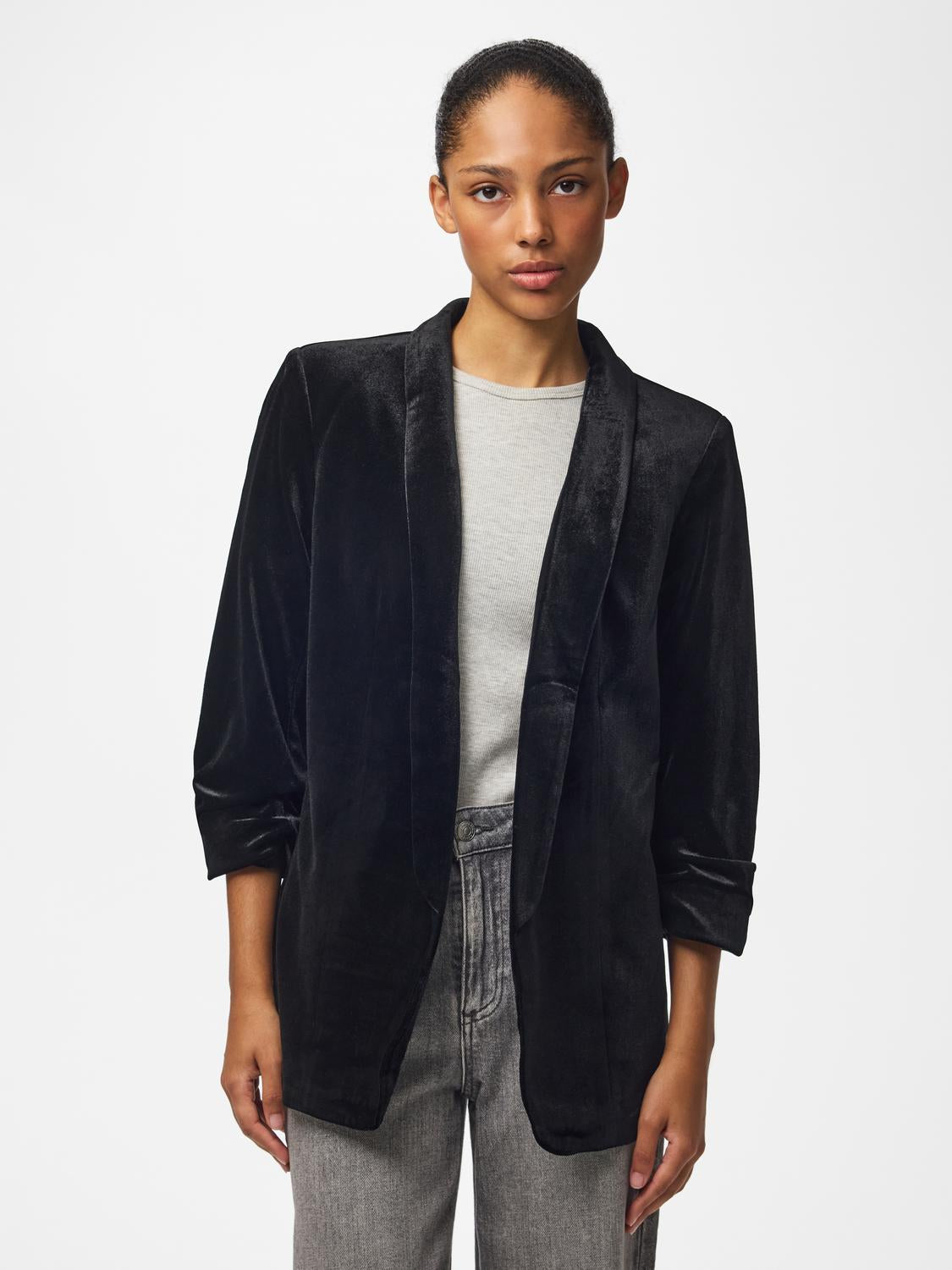 model_shot-front